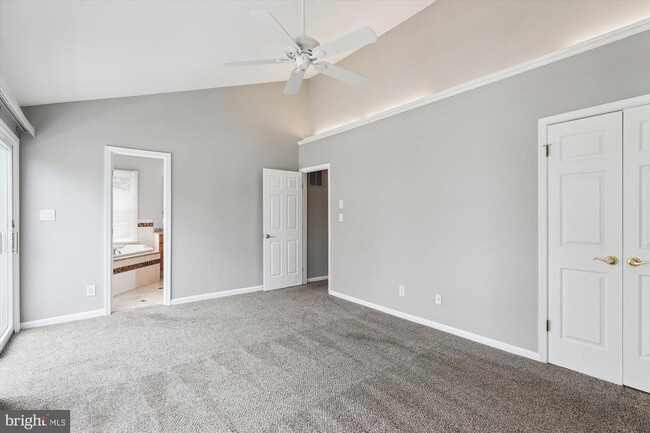Building Photo - 404 Fairlea Dr