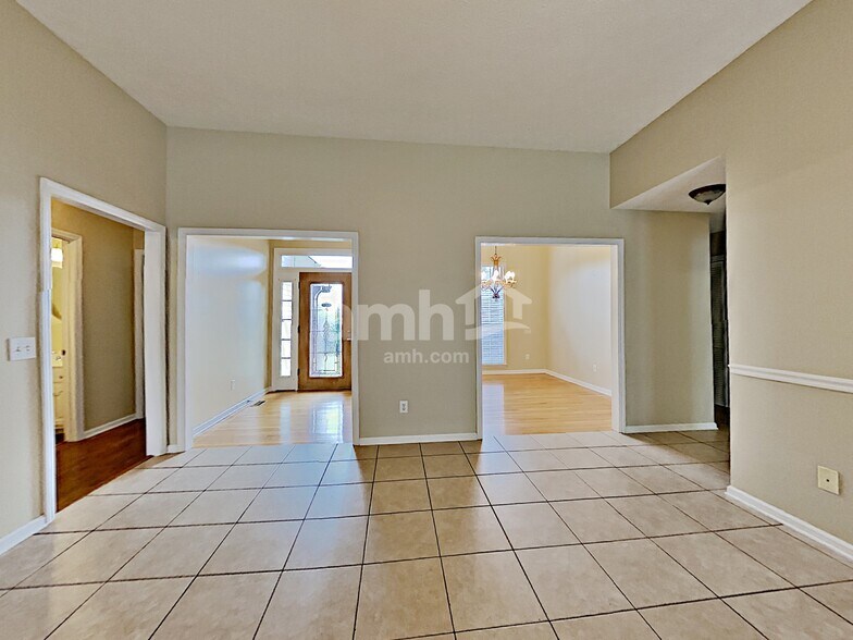 Building Photo - 201 Fox Hunt Ln