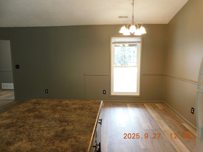Dining area - 8 Druid Pl