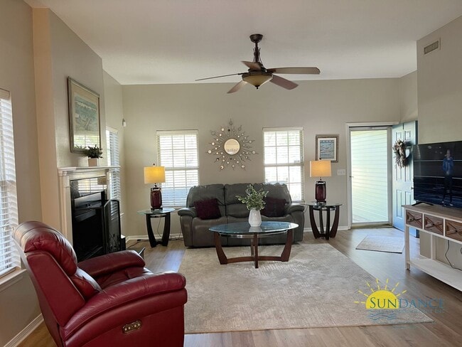 Building Photo - Charming 3-Bedroom Home in Shalimar – Conv...