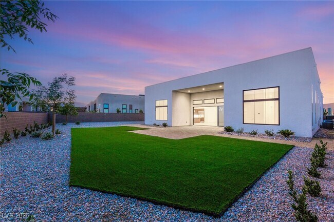 Building Photo - 10793 Vista Altura Ave