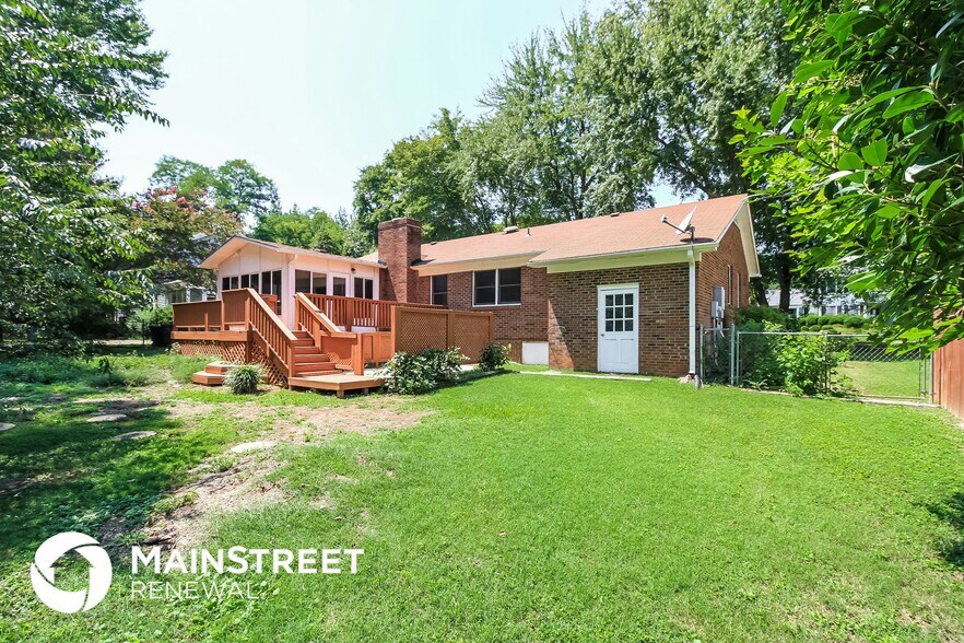 Building Photo - 326 Traceway Rd