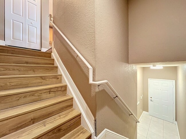 Building Photo - LUXURY 3 Bedroom / 2 Bath Townhome in a ga...