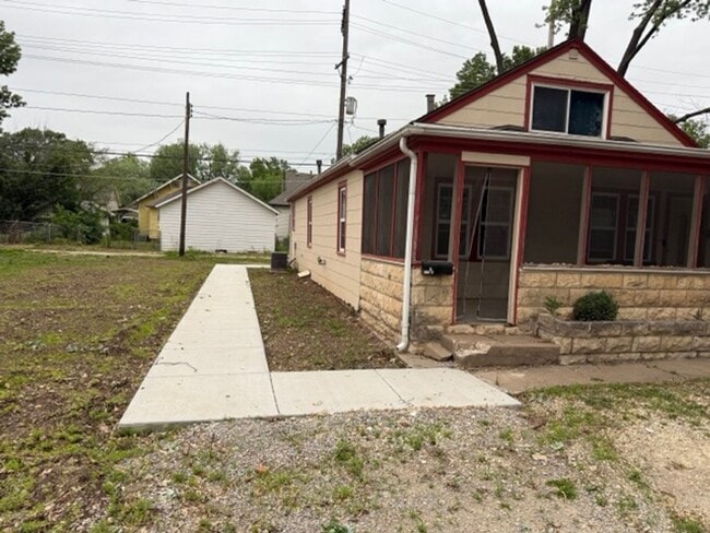 Building Photo - WH-Main Duplex
