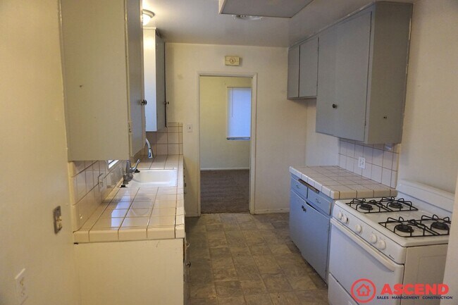 Building Photo - Spacious 3BD/2BA Home in Bakersfield's 93306 — Garage, Driveway, Backyard!