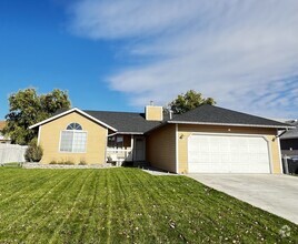 Building Photo - Three Bedroom Home