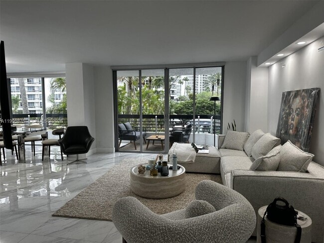 Building Photo - 19195 NE 36th Pl