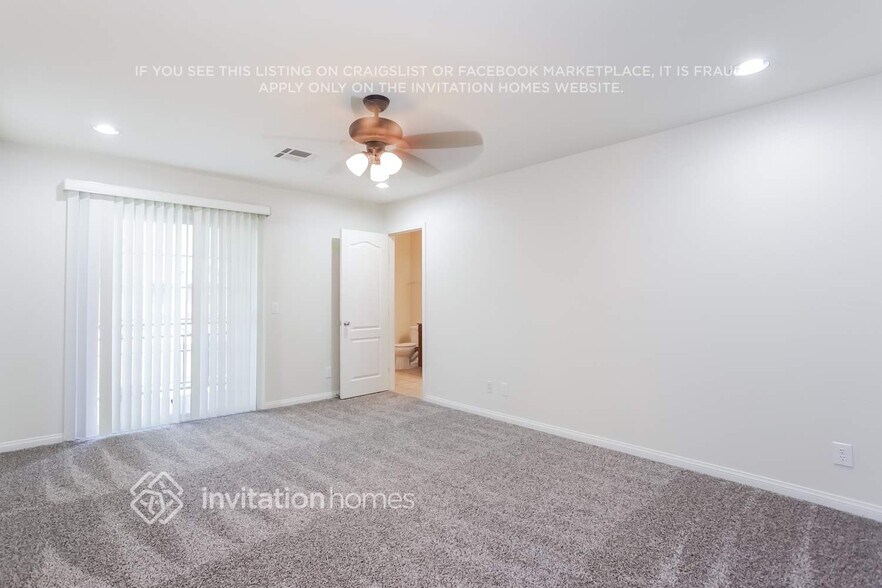 Building Photo - 10631 Gibbous Moon Dr