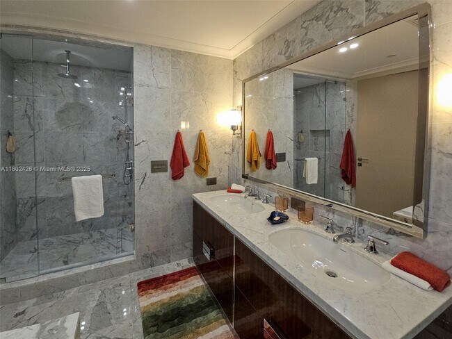 Building Photo - 15701 Collins Ave
