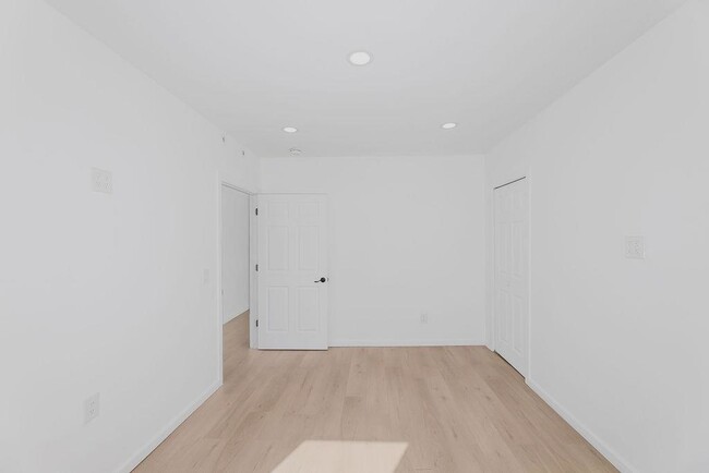 Building Photo - 80 Ferry St