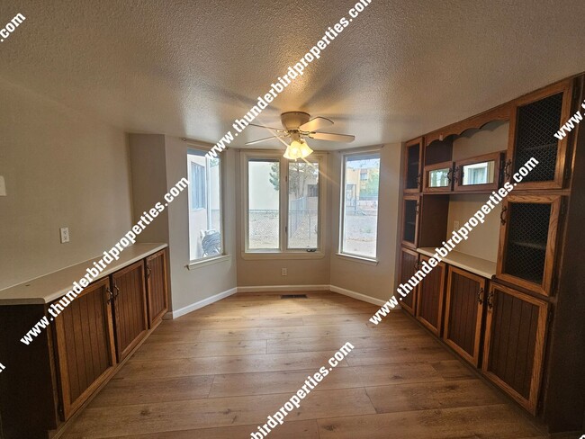 Building Photo - Great 3 bedroom with an office