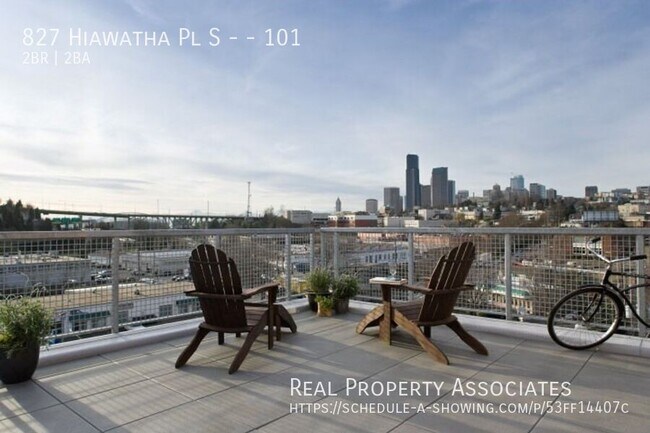 Building Photo - 827 Hiawatha Pl S