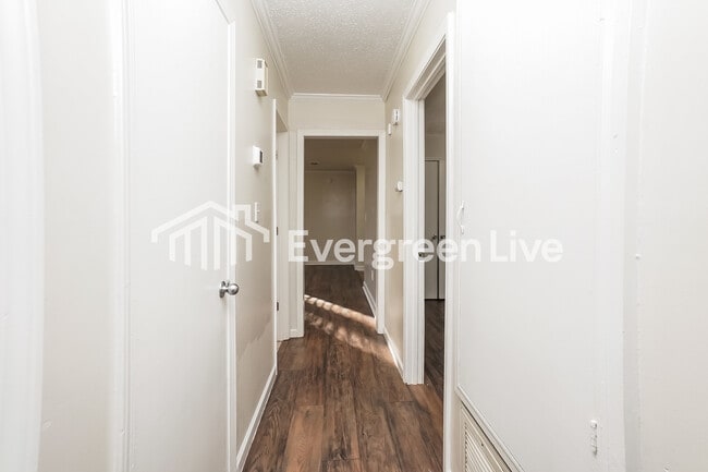 Building Photo - 414 Shenandoah Rd N