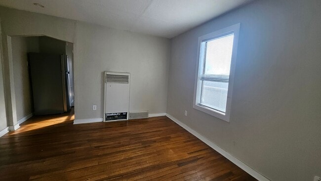 Building Photo - 1 bed with yard! Condo near UNM!