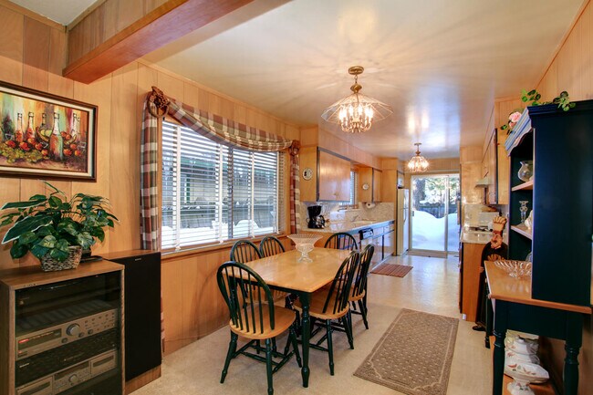 Building Photo - 865 Stanford Ave