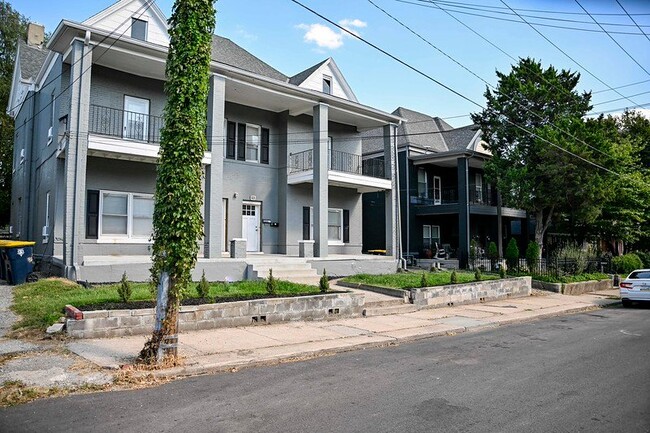 Building Photo - 319 Olive St