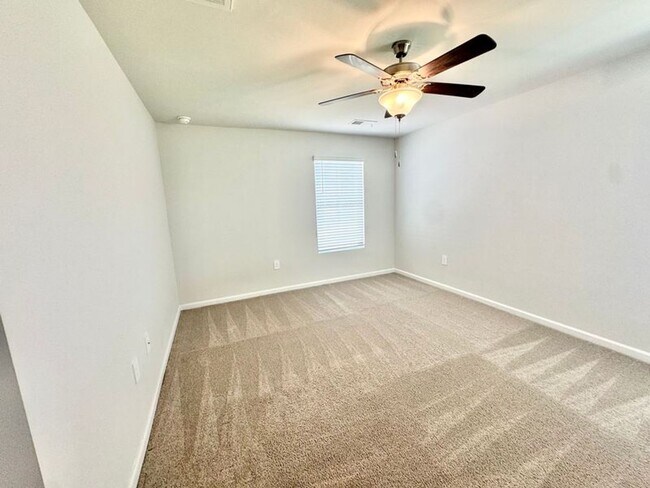 Building Photo - 4 bed 2.5 bath home located in the Windsong II S/D. in Rincon, Ga!