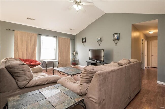 Building Photo - Home in Pioneer Ridge – Pet Friendly & Min...