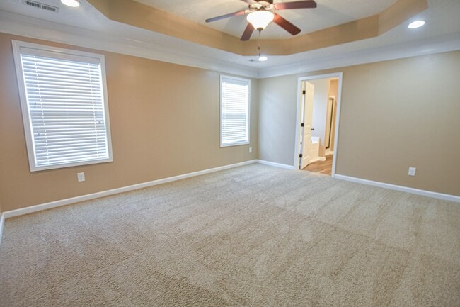 Building Photo - Pet Friendly Three Bedroom!