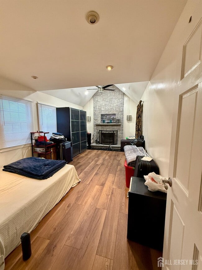 Building Photo - 57 Bender Ave