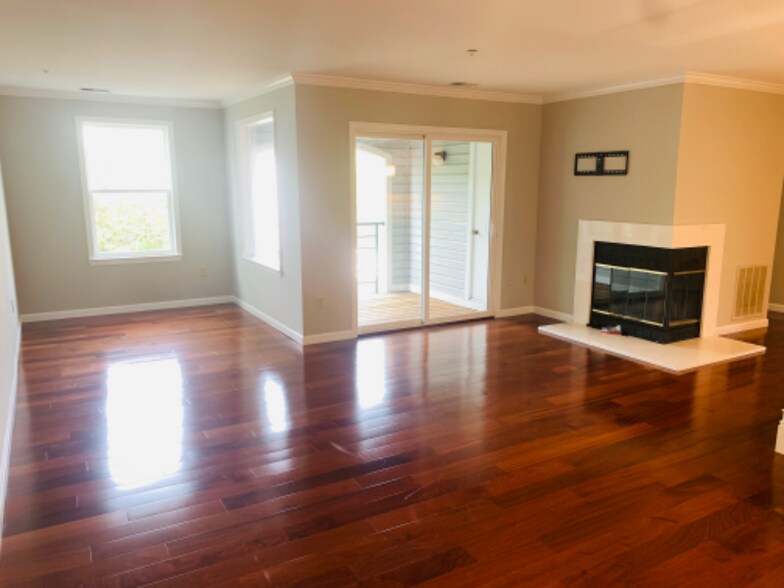Building Photo - 20 Greystone Ct