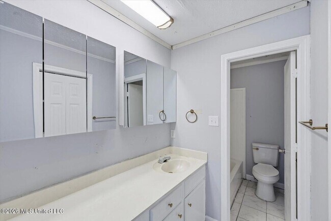 Building Photo - 225 Walnut Ridge St