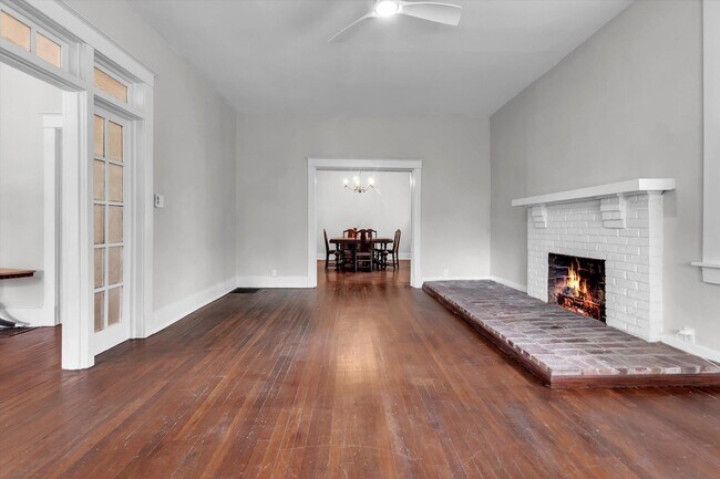 Building Photo - 2031 Central Ave