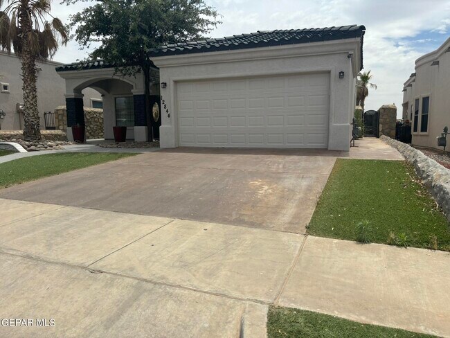 Building Photo - 12844 Cozy Cove Ave