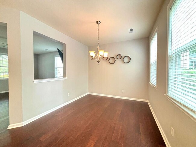 Building Photo - Available Now-Beautiful 4 BR/3BA Home