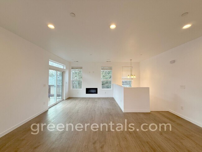 Building Photo - 1944 Olympia Ave NE