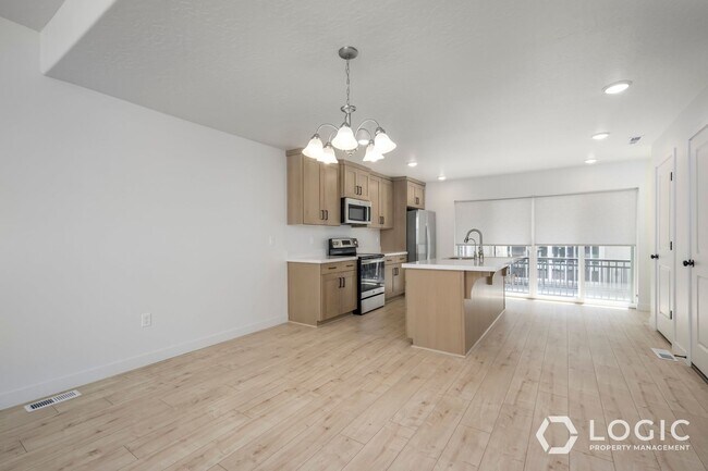 Building Photo - Beautiful Townhome in Herriman UT