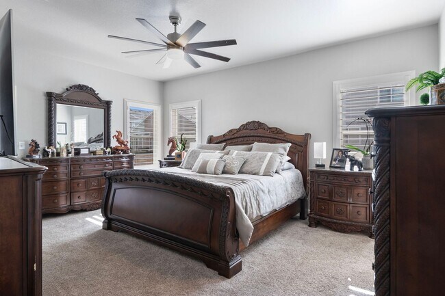 Building Photo - Gorgeous 5 Bed 3 Bath Home in North Loveland!