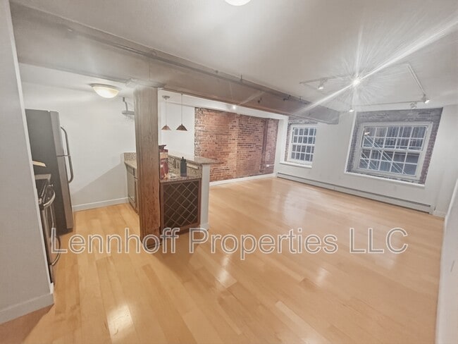 Building Photo - 240 Jackson St