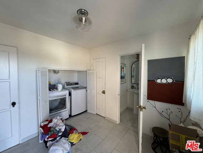 Building Photo - 3306 Waverly Dr