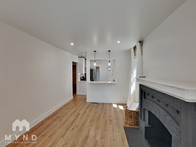Building Photo - 3732 Buell St