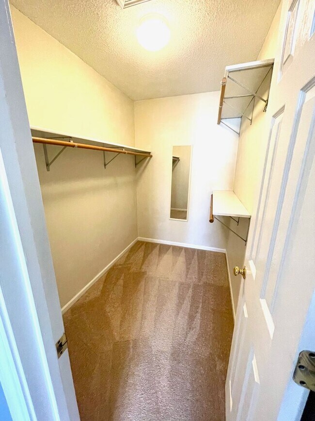 Building Photo - Spacious 3 Bedroom Home in South Columbia