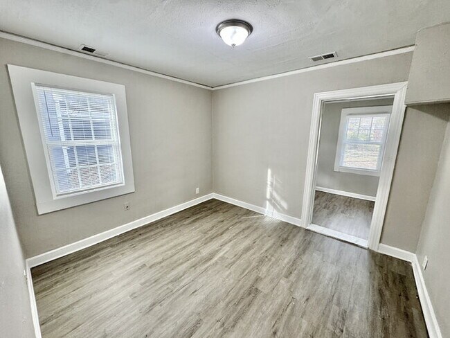 Building Photo - 3472 Hadley Rd