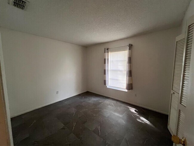 Building Photo - 214 Bluefield Ave