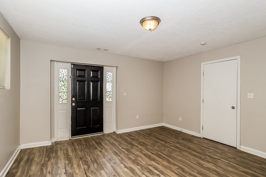 Building Photo - 2654 Luke Dr