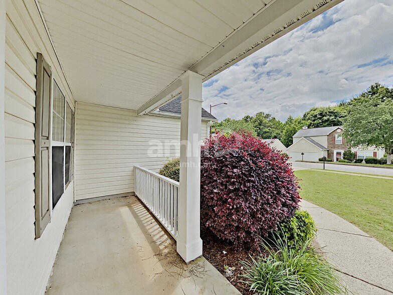 Building Photo - 517 Lazy River Ln