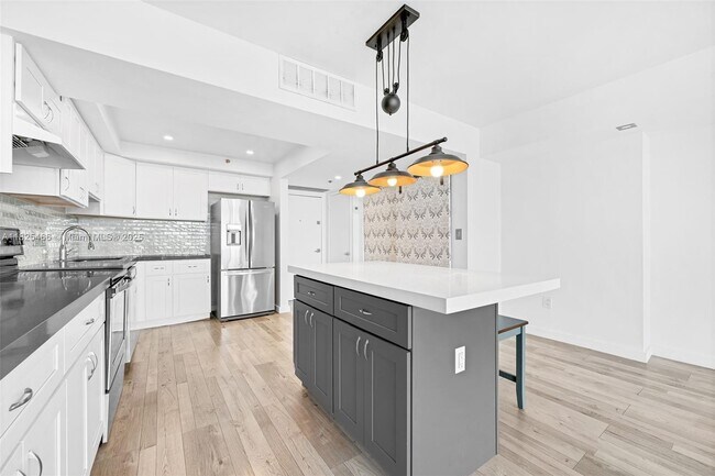 Building Photo - 20505 E Country Club Dr
