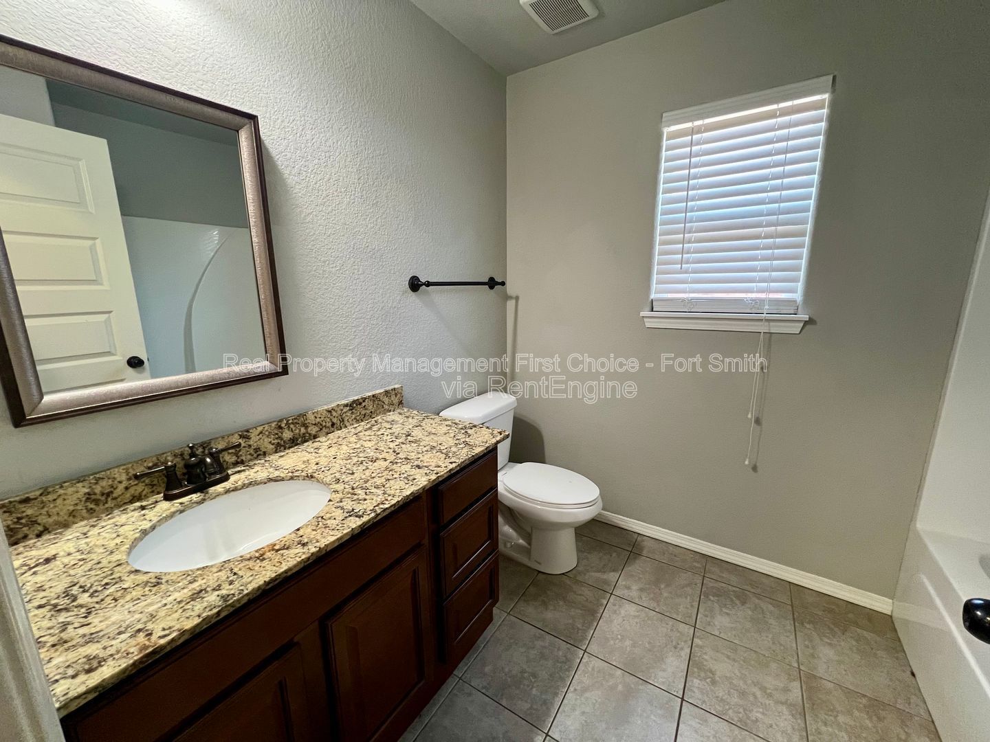 Building Photo - 423 Ridge Point Dr