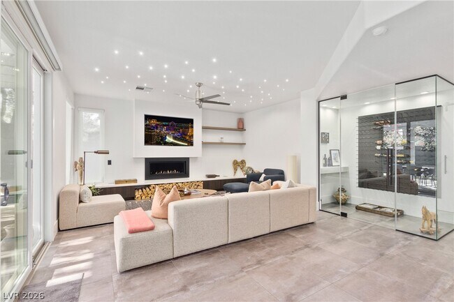 Building Photo - 9301 St James Cir