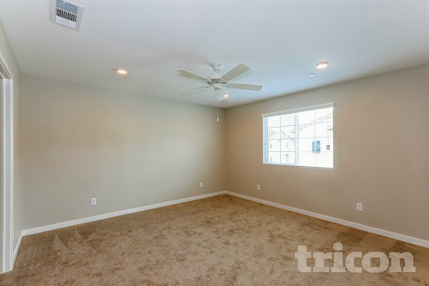 Building Photo - 28113 Cookhouse Ln