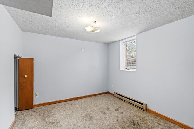 Building Photo - 4255-4257 N Thomas Ave