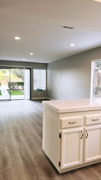 Building Photo - 24607 Jacarte Dr