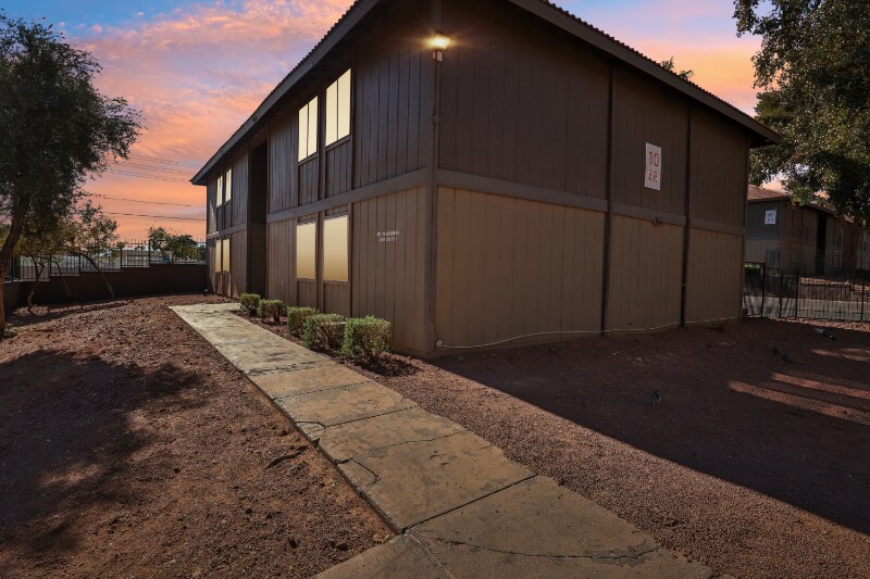 Building Photo - 1750 Karen Ave