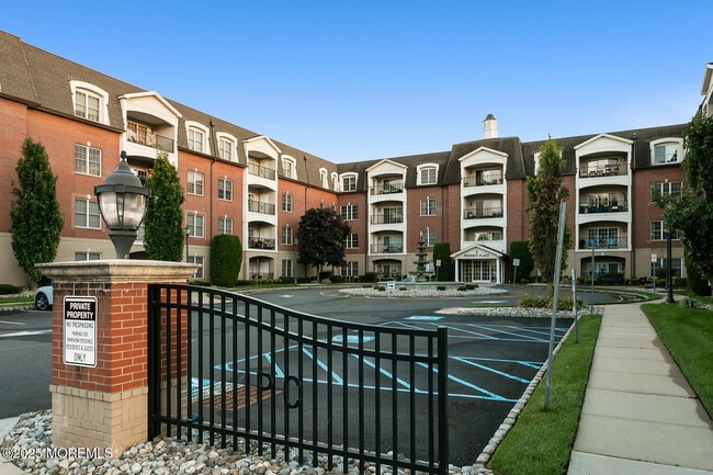 Building Photo - 325 Regency Pl