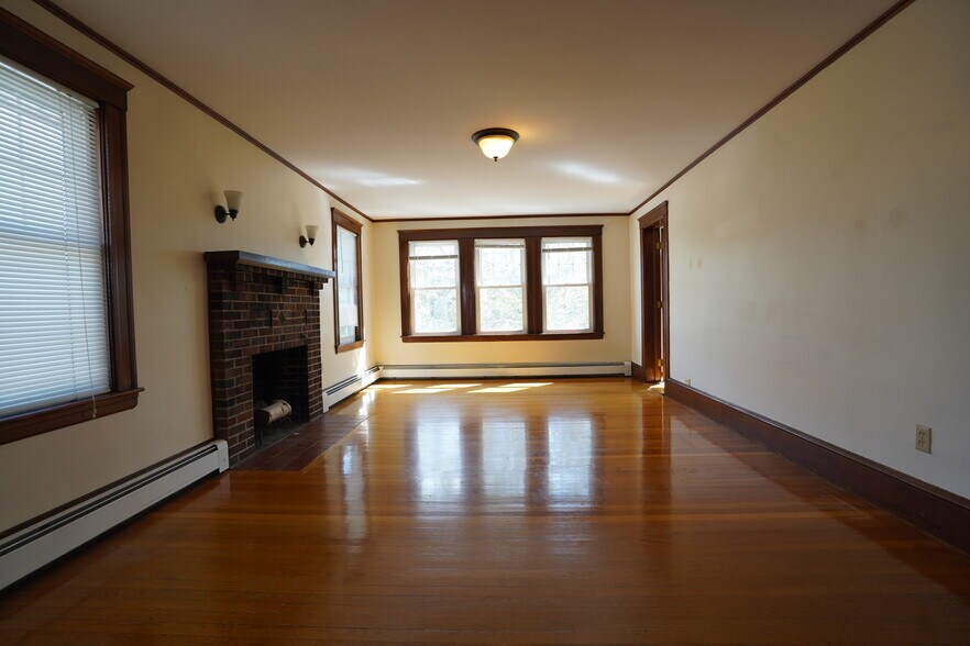 Building Photo - 467 Washington St