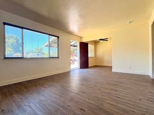 Building Photo - Great Single Story For Rent in Rio Linda CA! 3 Bedroom 1 Bathroom with large backyard